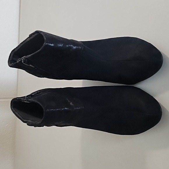 Soft Style Black Vegan Suede Fold Over Side Zip Padded Insole Ankle Boots - Picture 3 of 14